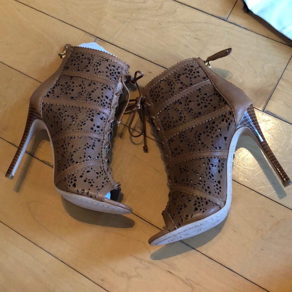 Alice and Olivia laser cut lace up caramel booties